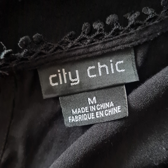 Women's size 18 M 'CITY CHIC' Gorgeous little black dress- EUC - Picture 6 of 7
